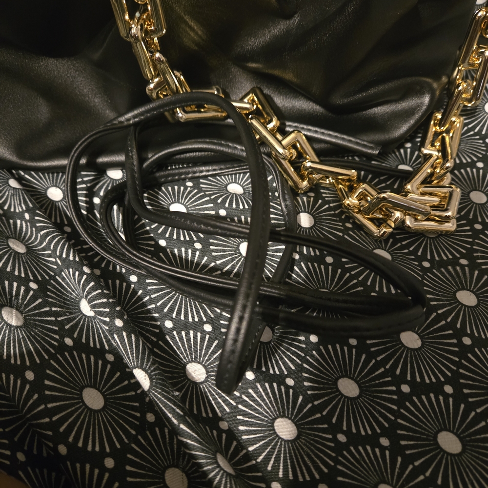 Elegant Black and Gold Women's Bag Faux Leather - Picture 5 of 5